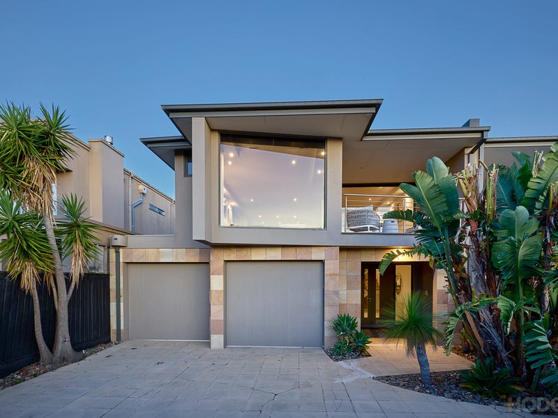 Contemporary Beach Road residence in Black Rock